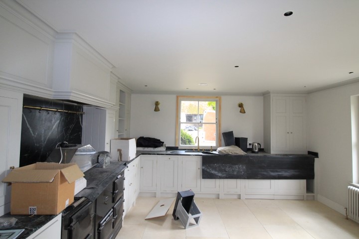 Traditional style kitchen